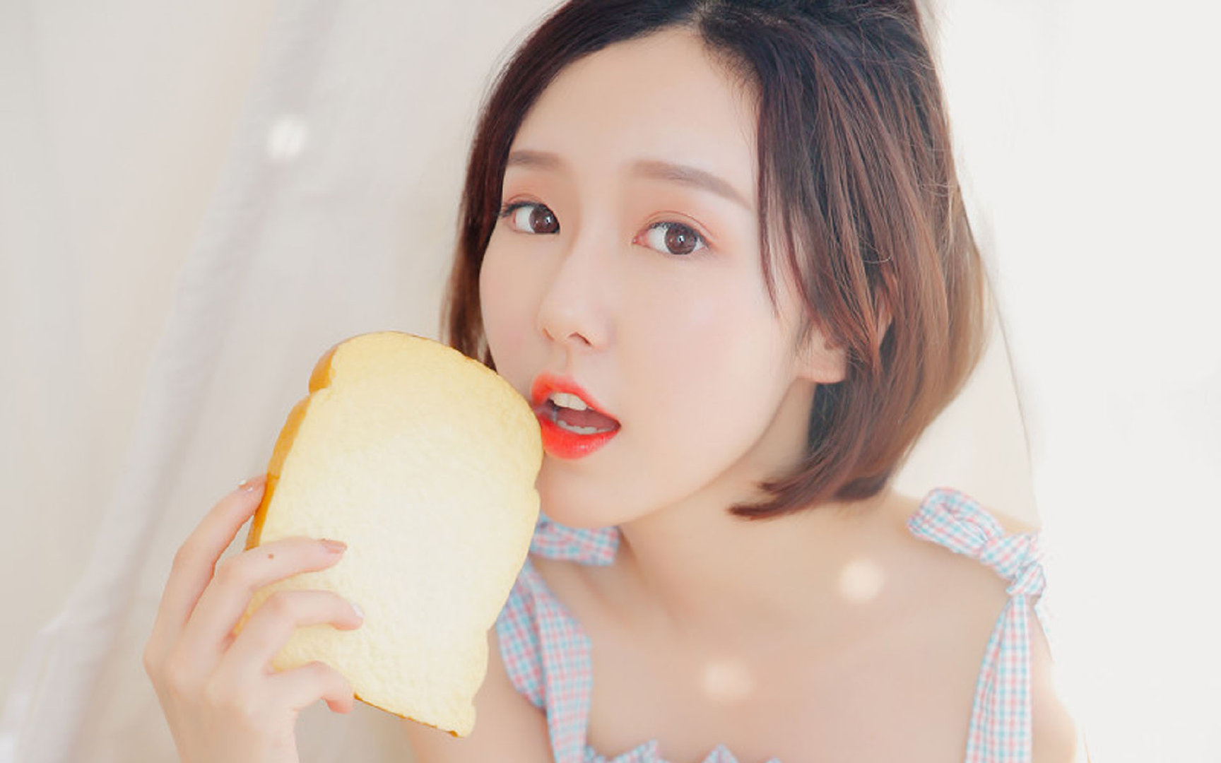 日本体操队在巴黎奥运会表现出色,获得多枚奖牌,日本体操冠军落地