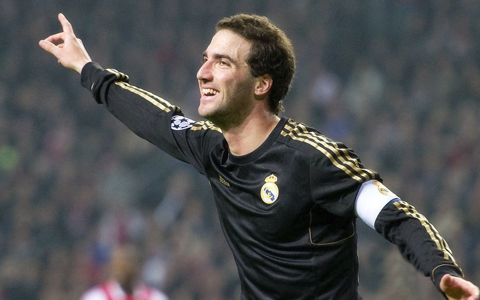 五大联赛裁判争议性判罚是否成为媒体热点话题，赛事裁判都来自哪里